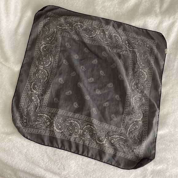 Dark brown paisley kerchief / bandana - Picture 11 of 17